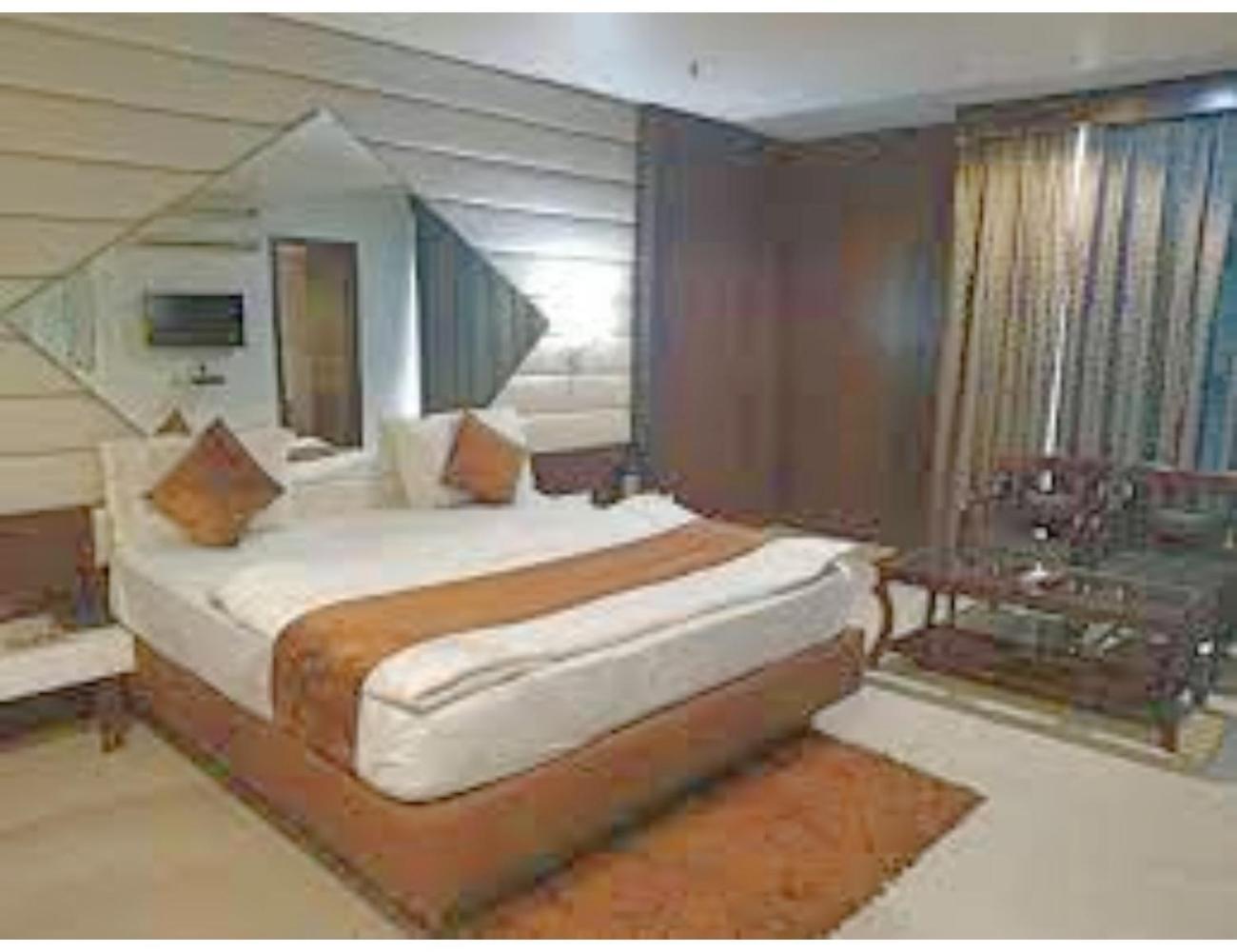 Hotel D Grand, Bareilly Eksteriør bilde